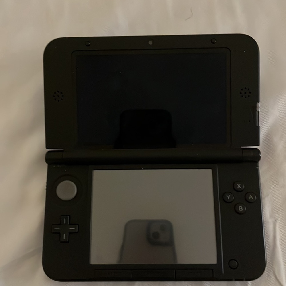 Nintendo 3Ds fully works with charger